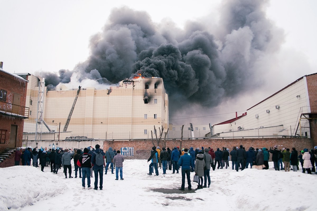 Пожар в Кемерово в ТЦ зимняя вишня
