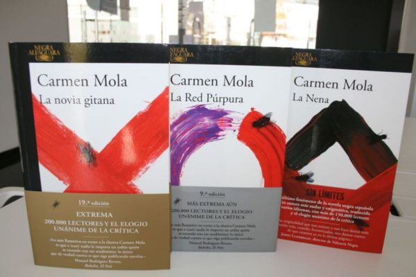 Книги Кармен Мола. Фото actualidadliteratura.com