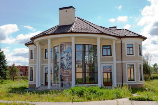 Этот дом Вера Брежнева купила в 2013 году. Фото kitchendecorium.ru
