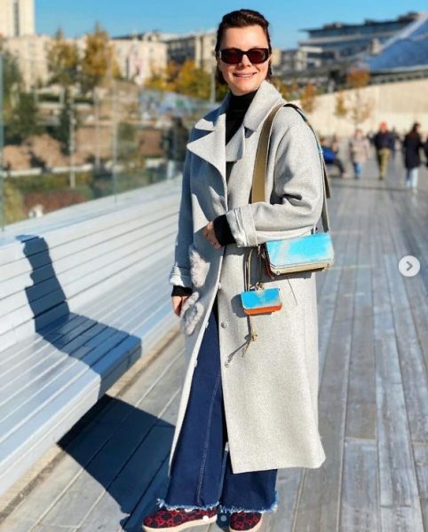 Пальто Петросяна, бабулькин свитер и коричневые колготки с вышивкой: Татьяна Брухунова предложила выбрать лучший образ недели