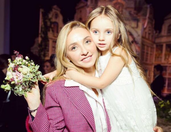 Татьяна Навка с дочкой
