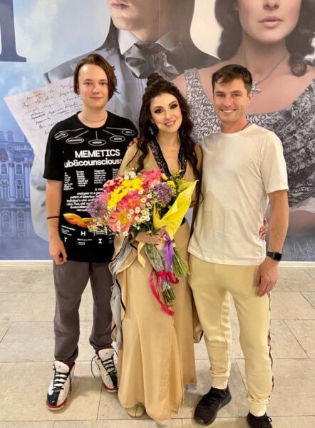 Анастасия Макеева с мужем и пасынком, фото:zhenray.ru