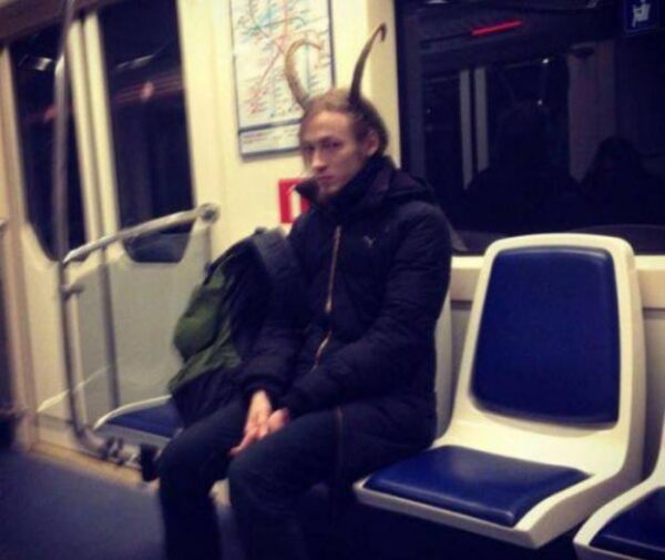 Кто ездит на метро, тот в цирке не смеется: 30+ фото из подземки, которые хочется развидеть