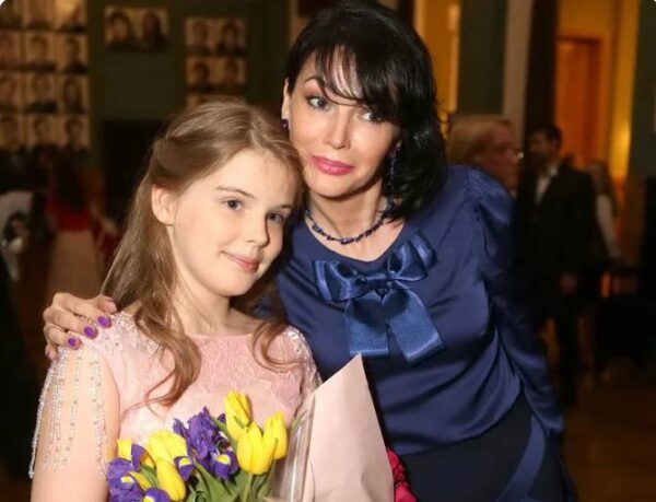 Юлия и Женя Абдулова несколько лет назад. Фото uznayvse.ru