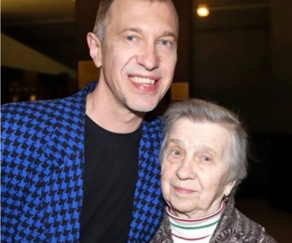 Сергей Соседов с мамой. Фото amikamoda