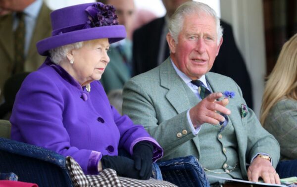 Королева Елизавета и Принц Чарльз, фото:m.123ru.net