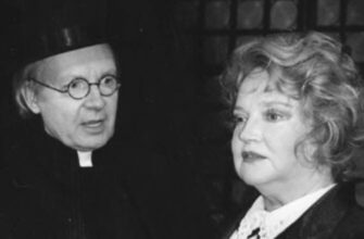 Анастасия Вознесенская и Андрей Мягков в театре. Фото