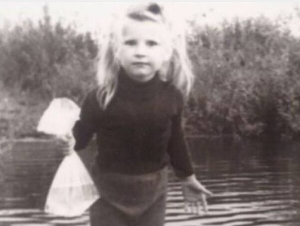 В детстве Екатерина Волкова была блондинкой. Фото uznayvse.ru