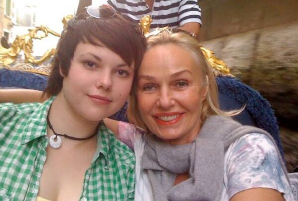 Настасья Шелл с матерью. Фото kulturologia.ru