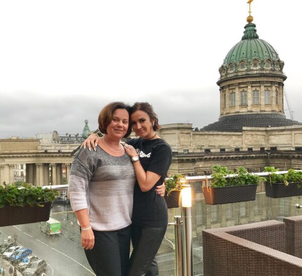 Ольга Бузова с мамой, фото:schlock.ru