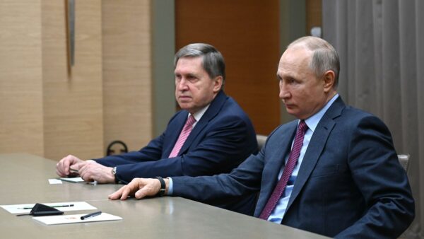 Владимир Путин и Юрий Ушаков. Фото ria.ru