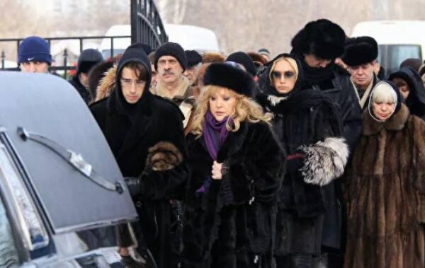 Похороны брата Аллы Пугачевой в 2011 году. Фото © РИА Новости / Валерий Мельников
