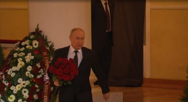 Владимир Путин на прощании с Жириновским