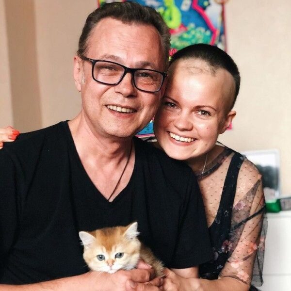 Стало известно, как живет победившая рак дочь Владимира Левкина
