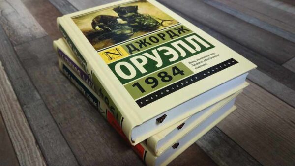 Топ-10 лучших книг в жанре «Фантастика»
