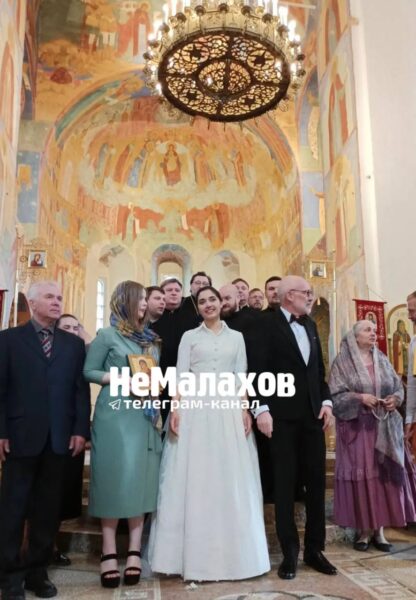 Александр Гордон с невестой, фото: Телеграмм
