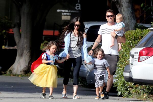 Меган Фокс с мужем и детьми
