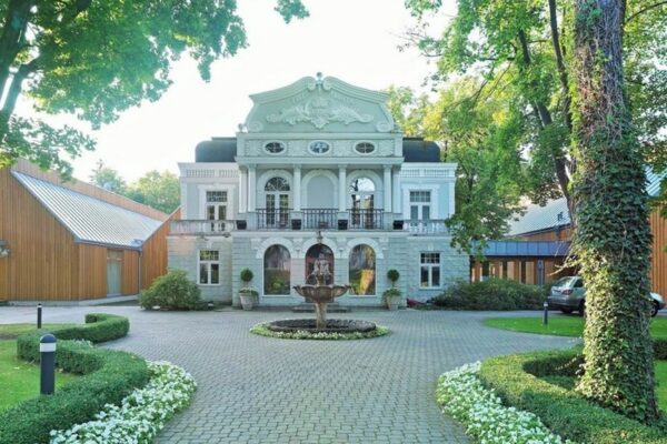 Галкин заплатил 15 млн рублей за два месяца аренды дома в Юрмале