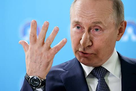 "Удачное импортозамещение", - россияне обсуждают новые часы Владимира Путина
