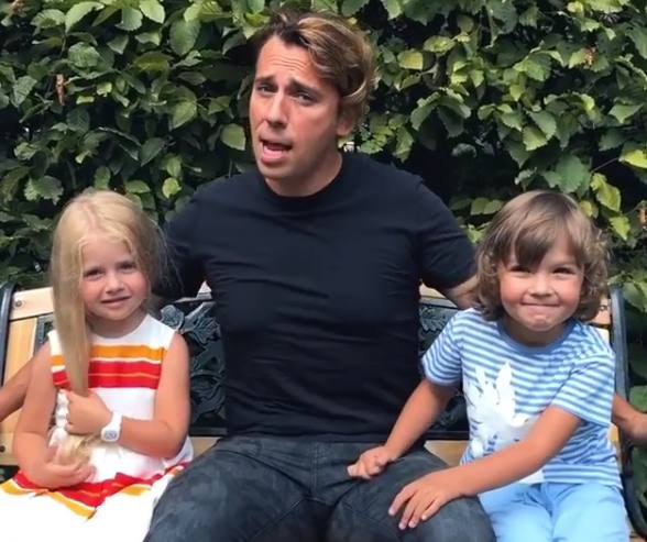 После долгого перерыва Галкин опубликовал в Сети видео со своими детьми Лизой и Гарри