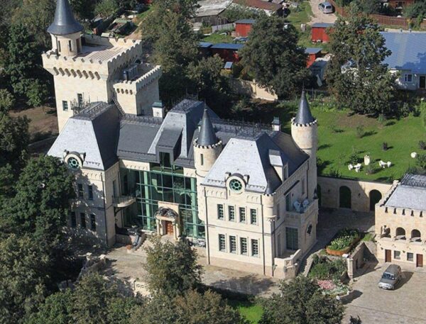 «Чертова резиденция»: Отар Кушанашвили высказался по поводу конфискации замка Максима Галкина