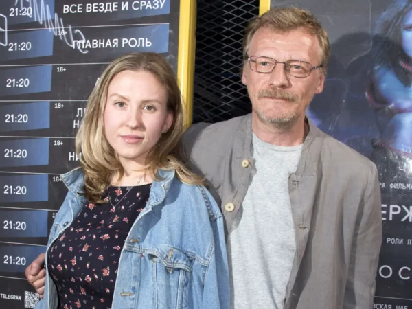 Дочь канадского лорда уже два года встречается с сыном Серебрякова - как живут дети актера, вернувшегося в Россию