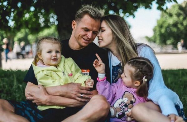 Костенко и Тарасов с детьми