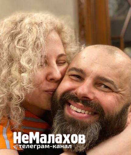 Максим Фадеев показал редкое фото с женой