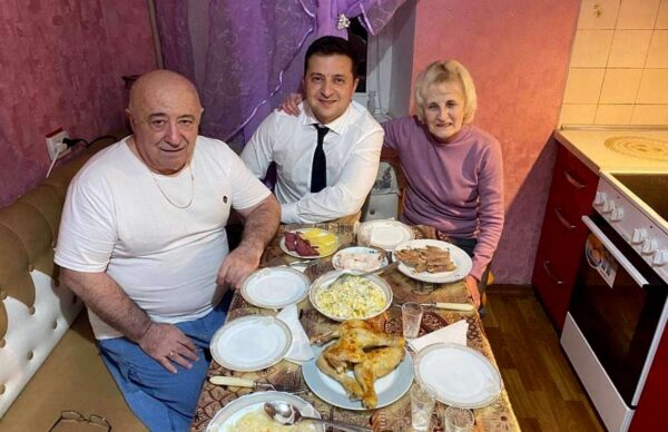 Владимир Зеленский с родителями, фото:news2.ru
