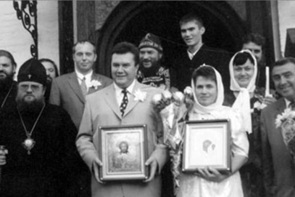 Сколько милоты: архивные фото со свадеб известных российских политиков - Зюганов, Матвиенко, Собчак и другие
