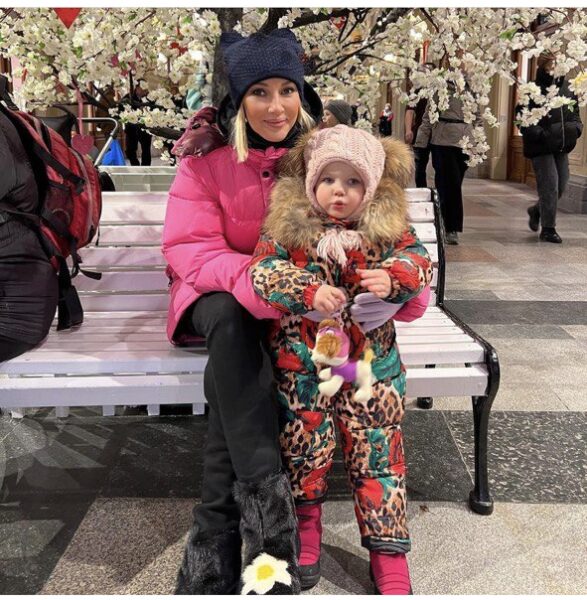 Лере Кудрявцевой и ее четырехлетней дочери стали угрожать в Сети
