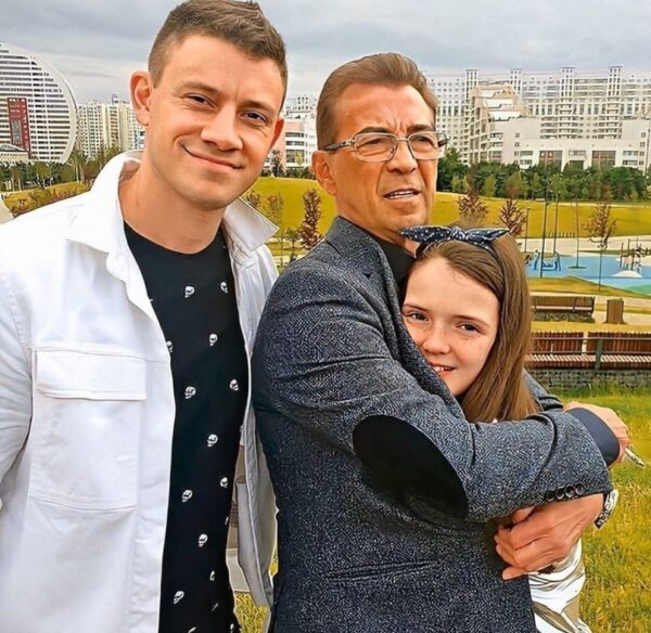 Николай Добрынин с сыном и дочерью, фото:privately.ru