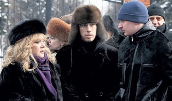 Родственник Пугачевой случайно намекнул на возвращение певицы на Родину