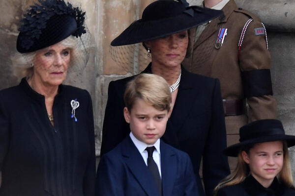 Почему дети Кейт Миддлтон после кончины королевы Елизаветы II лишились своей фамилии