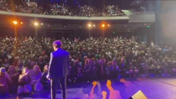 Маленький зал, но полный аншлаг: Максим Галкин дал концерт в Мельбурне