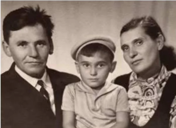 Сергей Пускепалис с родителями
