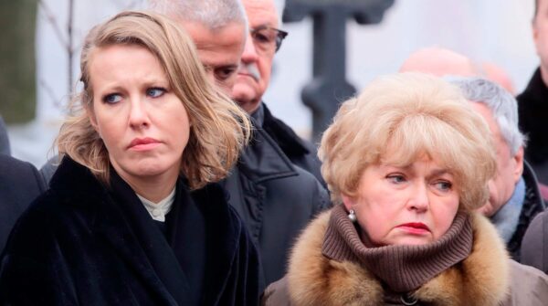 После бегства Собчак пошли слухи, что сенатор Людмила Нарусова уходит из Совфеда