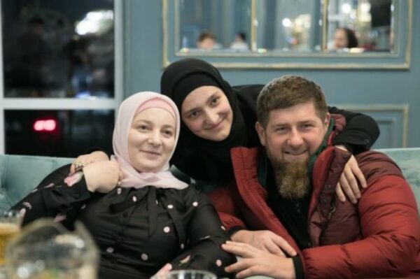 Кадыров с семьей,