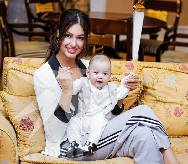 Оксана Воеводина с сыном, фото:royals-mag.ru