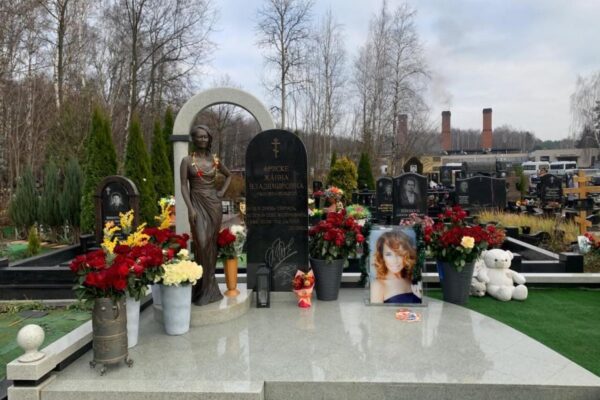 Состояние места захоронения Жанны Фриске приятно удивило