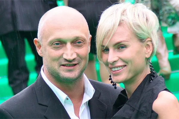 Он - в Москве, она - за городом: Гоша Куценко с женой живут гостевым браком и за это над ними смеются коллеги