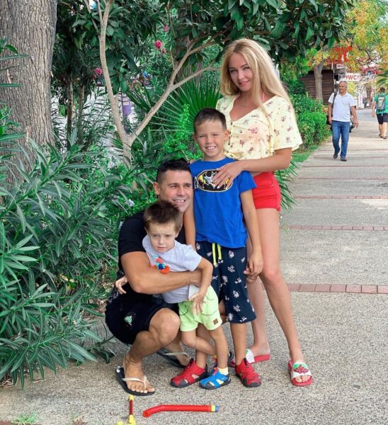 Дарья и Сергей с детьми