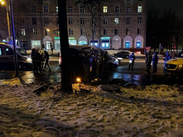 Появились подробности дорожного происшествия в Москве. Матери и сына больше нет, а дочь осталась жива