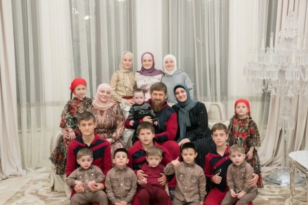 Семья Рамзана Кадырова, фото:starhit.ru