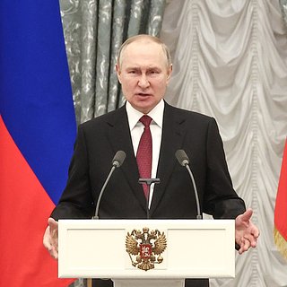 "Просто деньги из страны вынимает", - Владимир Путин высказался о тех, кто сбежал из страны