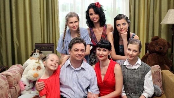 Дарьи Мельниковой не будет в новых "Папиных дочках" из-за высказываний по поводу спецоперации - соцсети