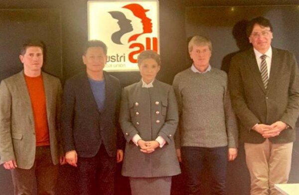 Испугалась, прикрыла лицо руками: вопреки запретам украинского президента, Юлия Тимошенко уехала на отдых в Дубай