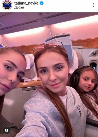 Татьяна Навка вместе с дочерями уехала из России