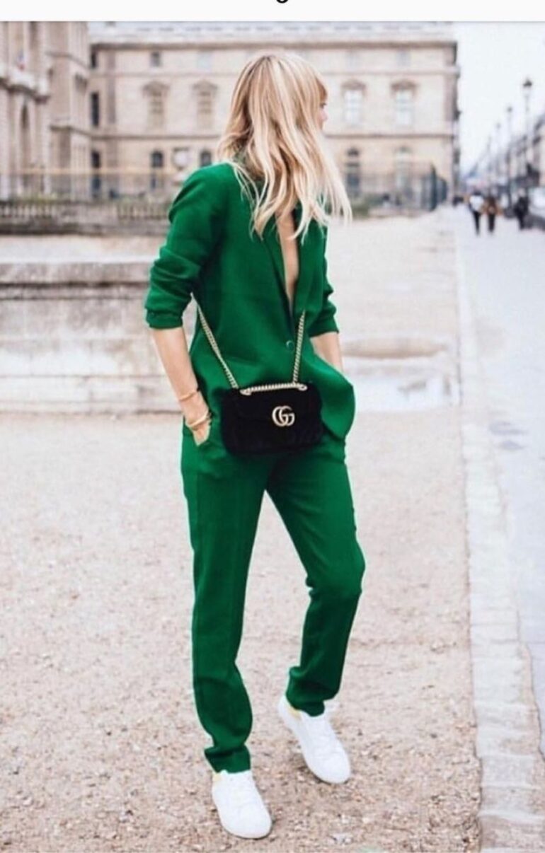 Зеленый цвет одежды для блондинок