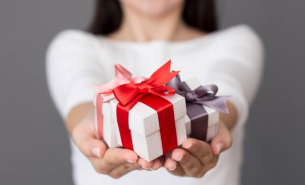 Подарочный этикет: как правильно подобрать подарок